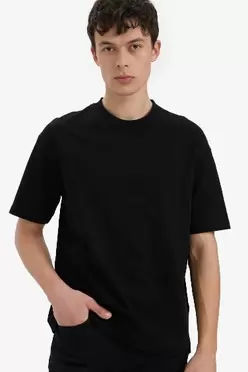 T-shirt basique noir 100% coton à col rond et manches courtes