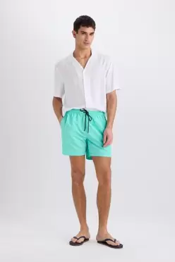 Short de bain court avec doublure filet