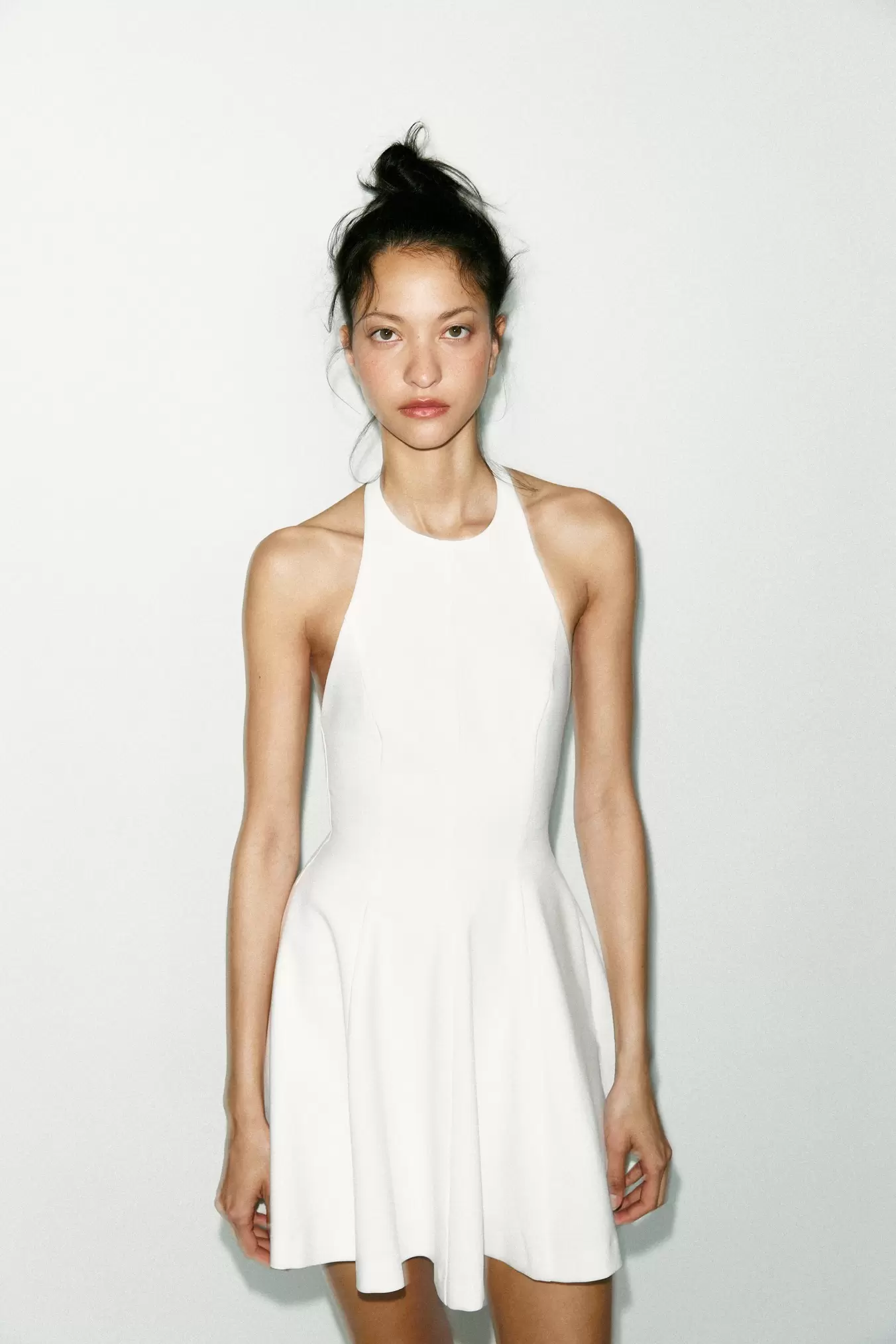ROBE COURTE HALTER GODETS