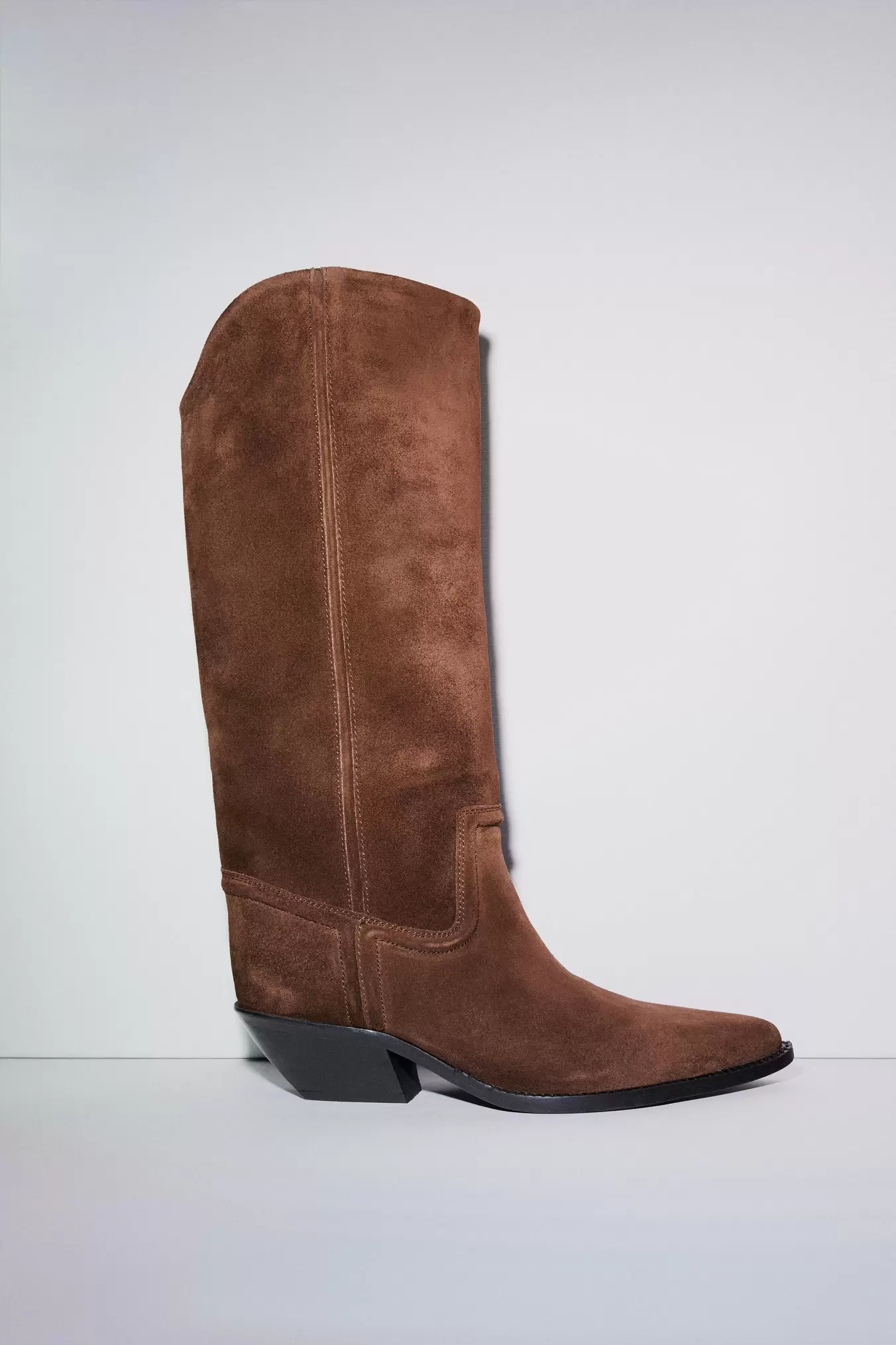 BOTTES À TALONS EN DAIM COW-BOY