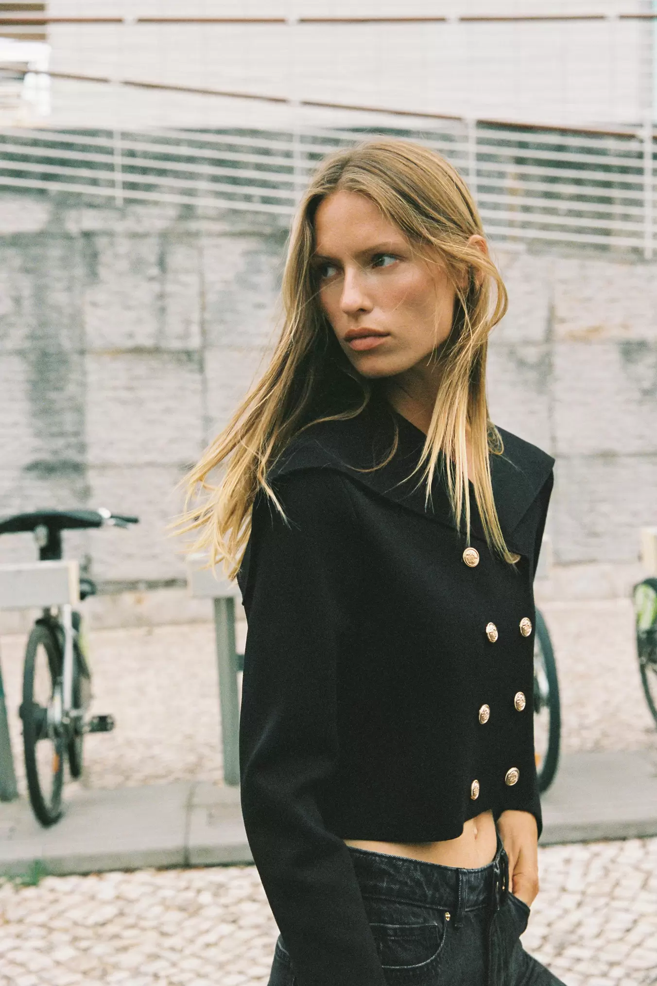 GILET COURT EN MAILLE CROISÉ