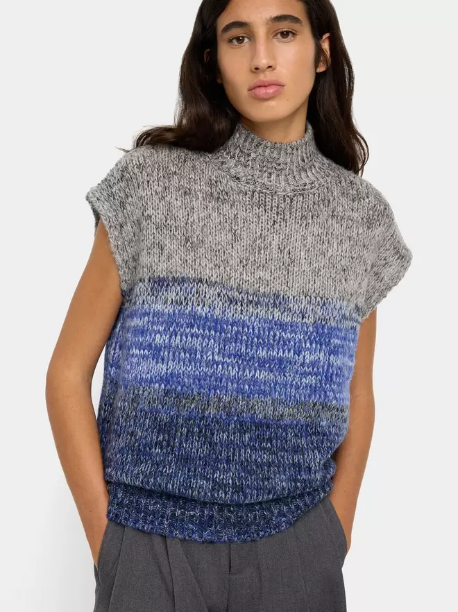 Degradé knit vest