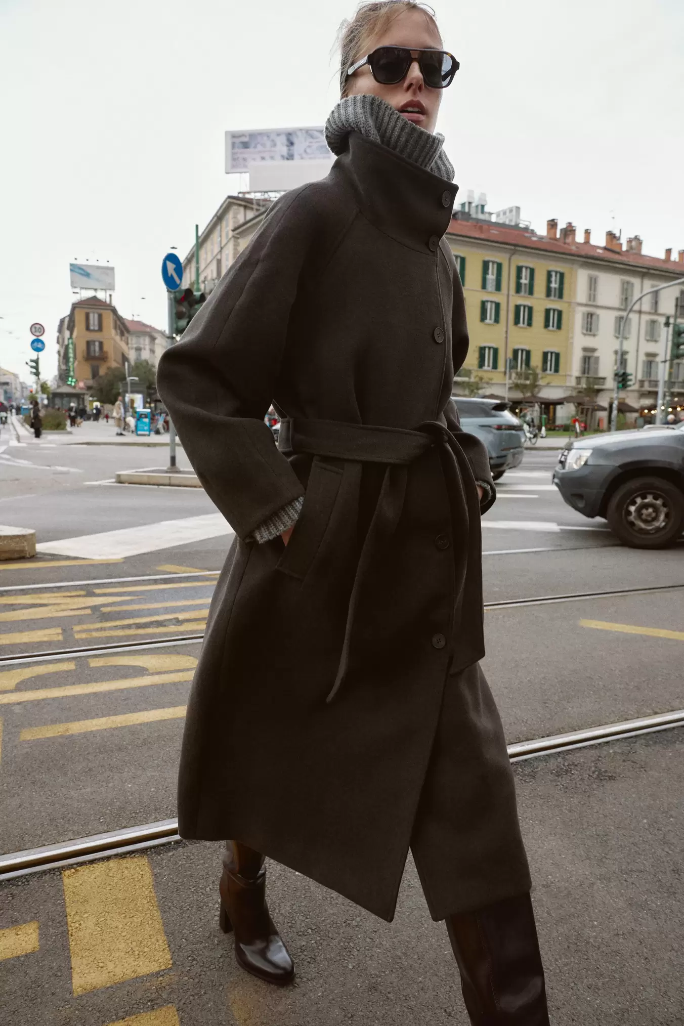 MANTEAU COL MONTANT SOUPLE AVEC CEINTURE