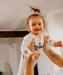 Pyjama en velours dors-bien motifs cœurs bébé