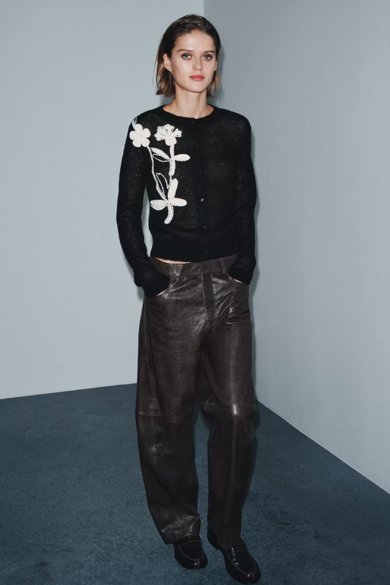 GILET EN MAILLE BRODERIE FLEUR