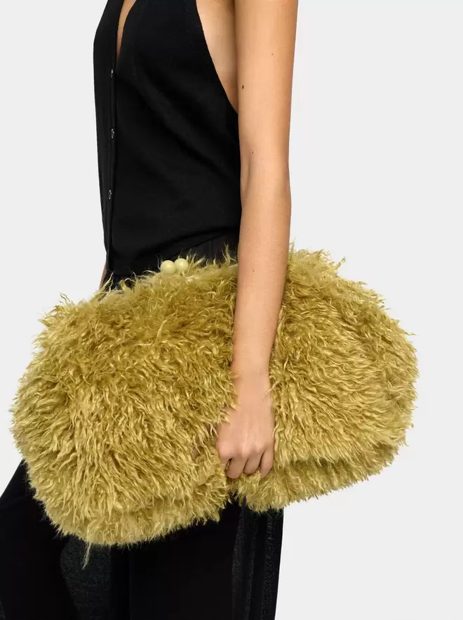 Bag with chain strap effect