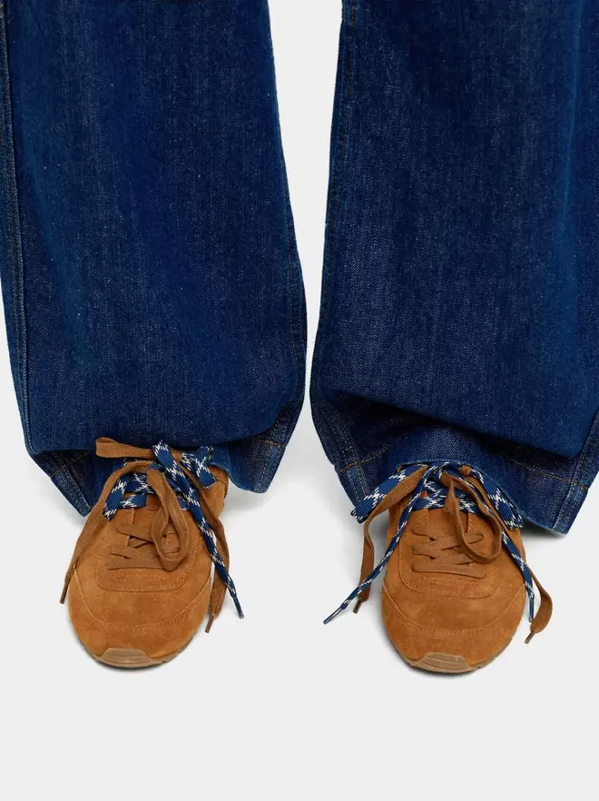 Sneakers with monochromatic leather