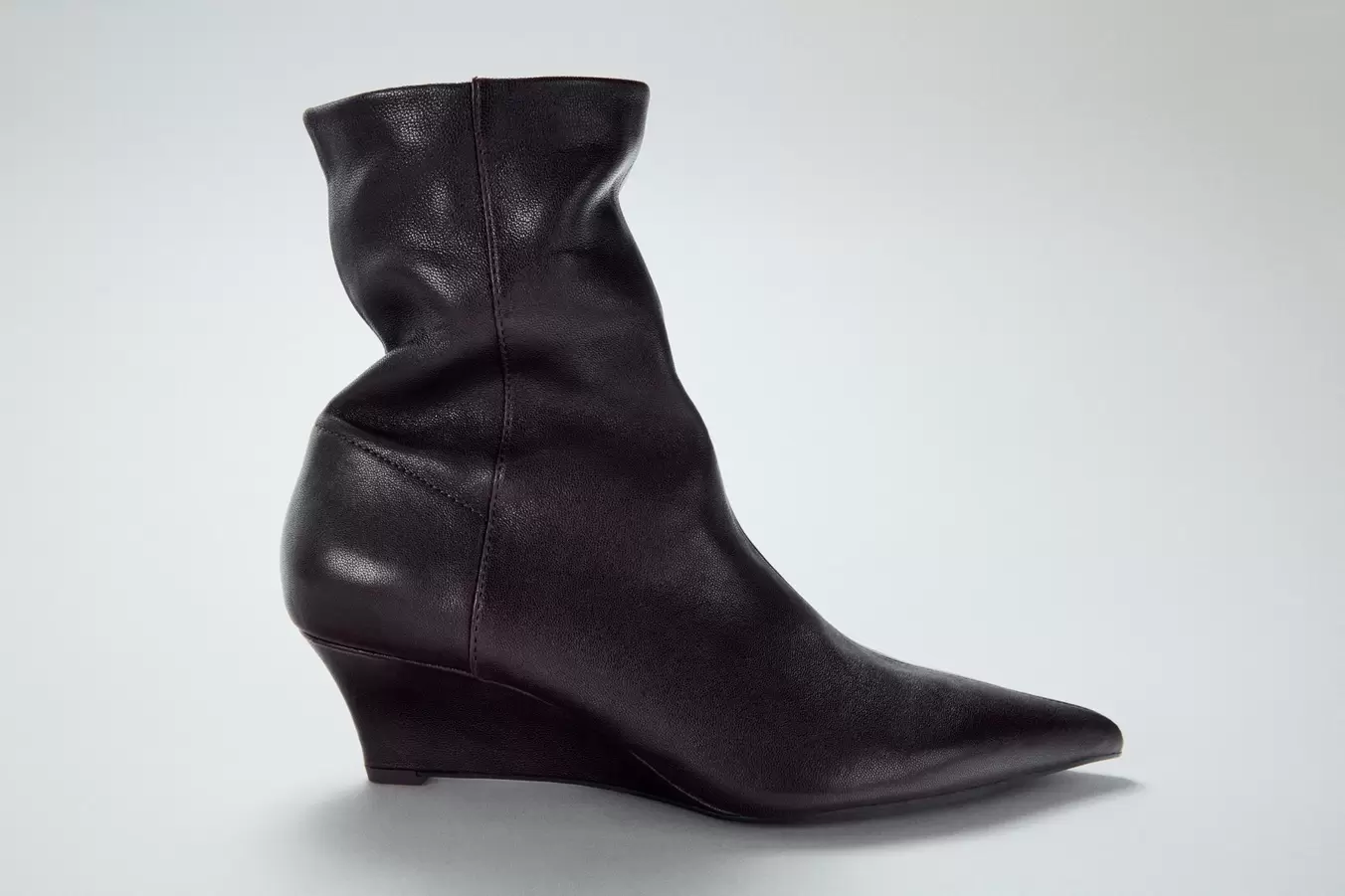 BOTTINES EN CUIR À TALONS COMPENSÉS