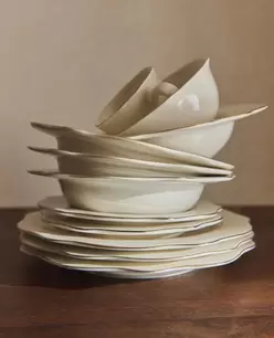 PORCELAIN TABLEWARE WITH RIM