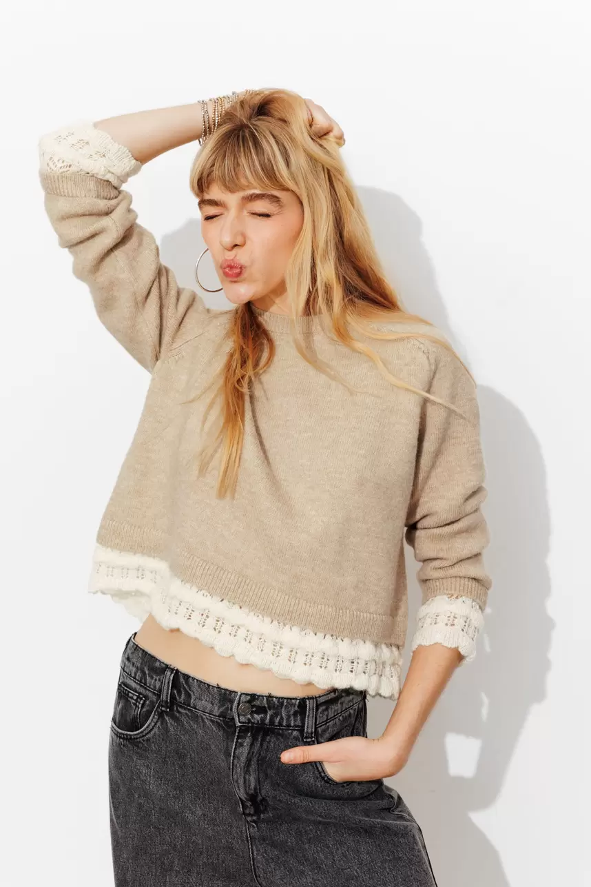 Pull détail maille crochet