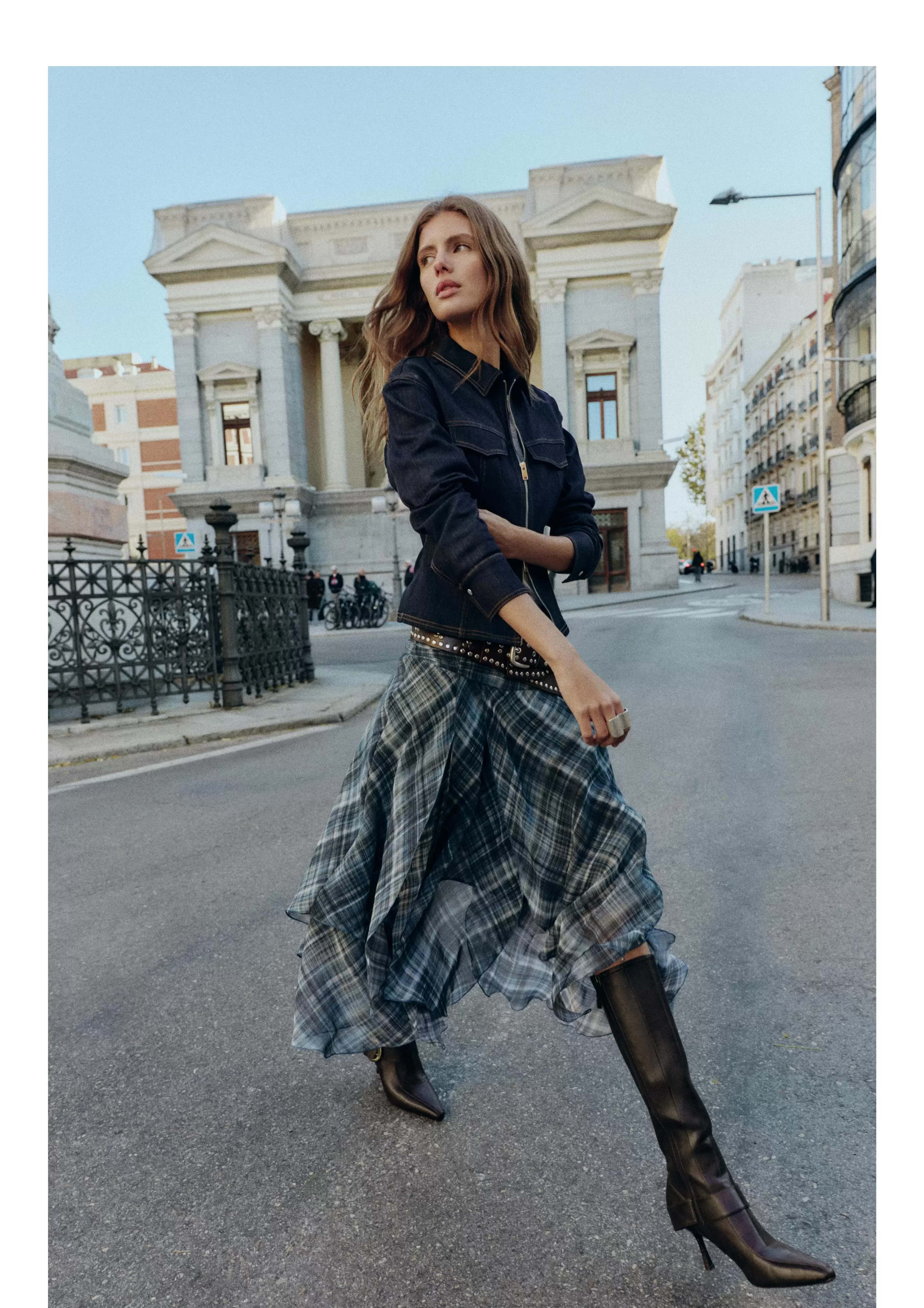 JUPE MI-LONGUE ASYMÉTRIQUE À CARREAUX