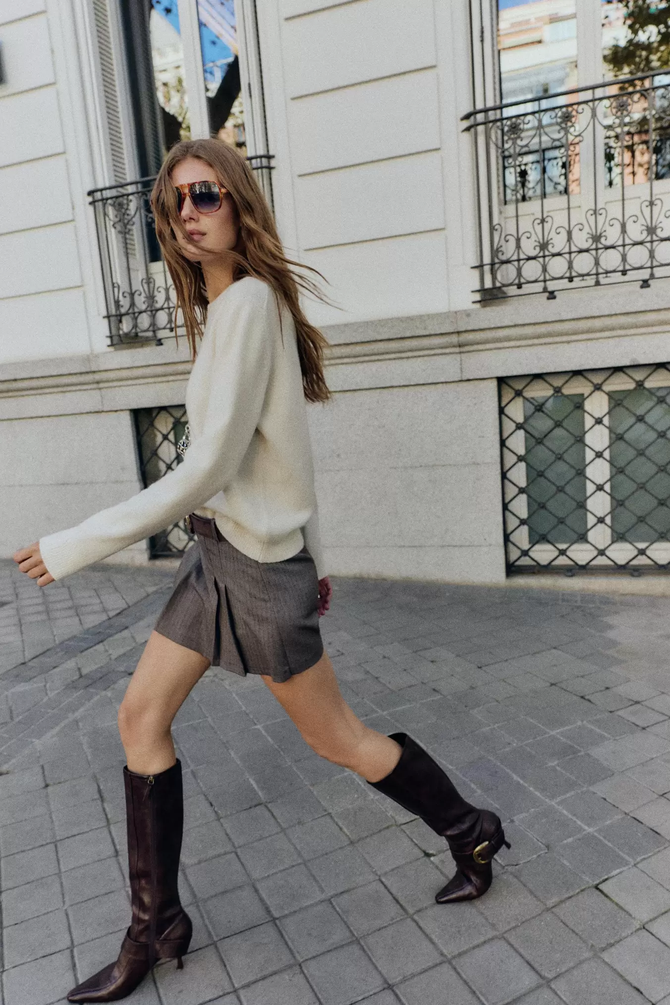 JUPE-CULOTTE À PLIS ET CEINTURE