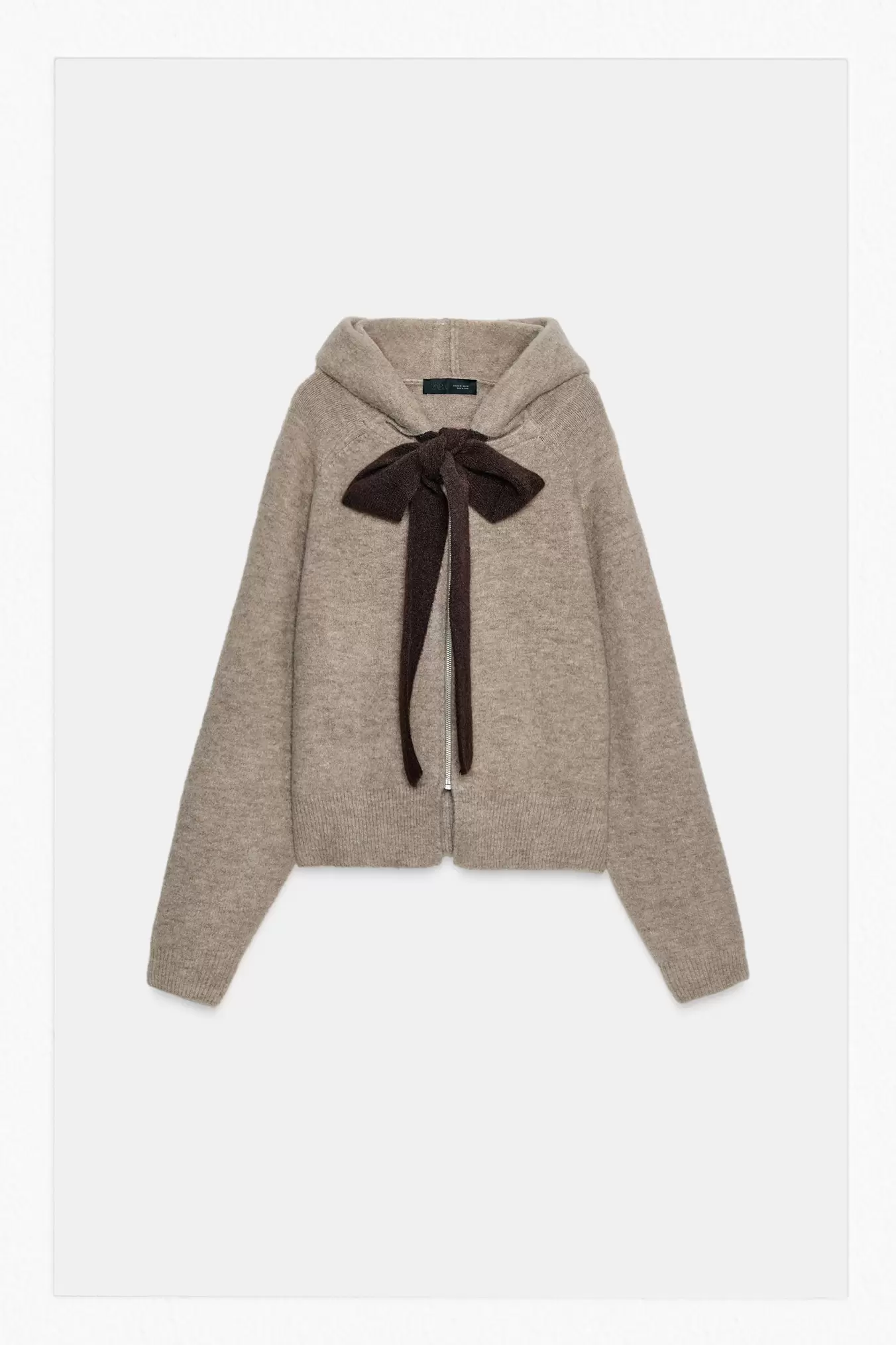 GILET EN MAILLE À CAPUCHE ET NŒUD