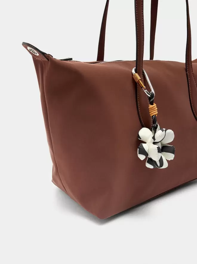 Sac shopper texture douce avec pendentif