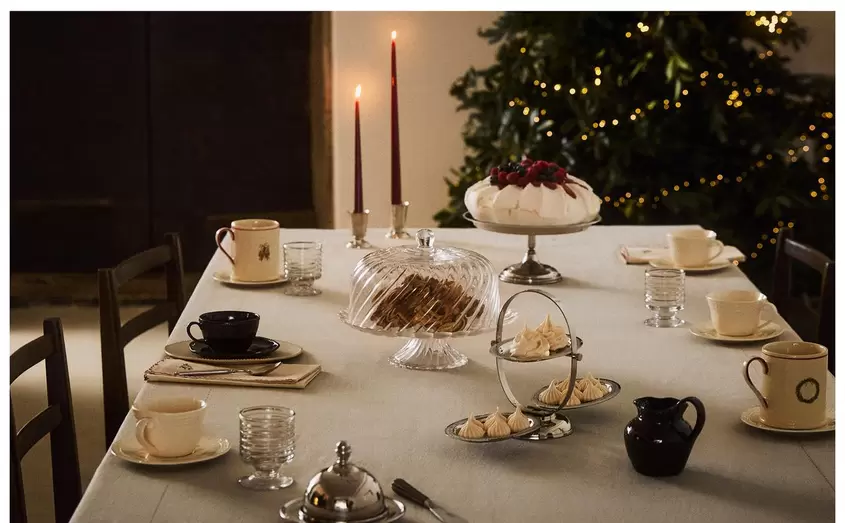 NAPPE LIN BRODÉE FLEUR AVEC VAISSELLE