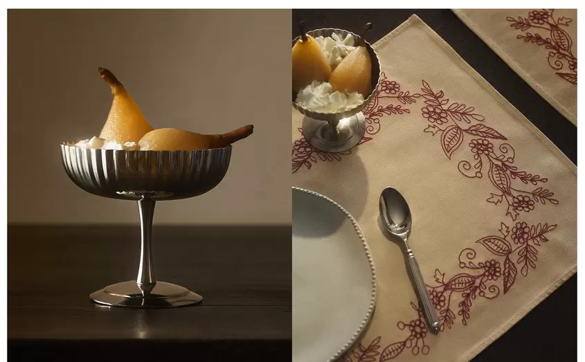 VERRE EN MÉTAL ET SET DE TABLE BRODÉ