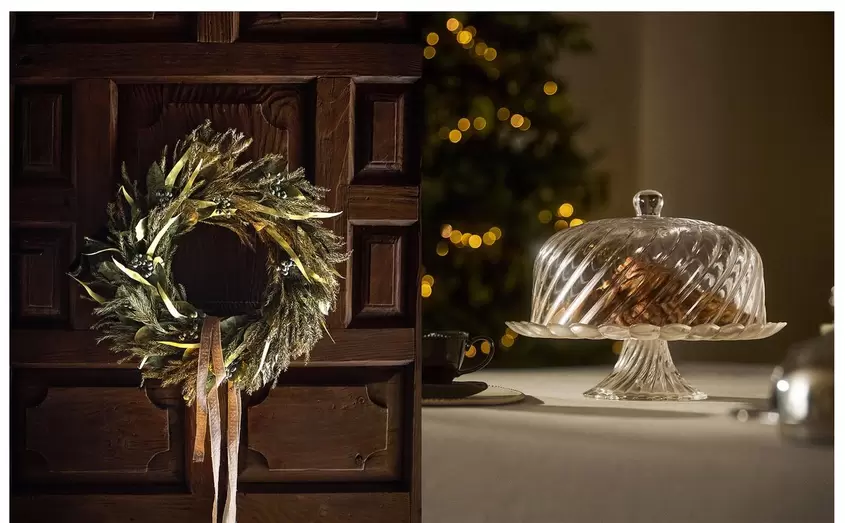 COURONNE DÉCORATIVE FEUILLES ET PRÉSENTOIR À GÂTEAUX EN VERRE À RAYURES