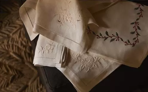 SERVIETTES DE TABLE FLEURIES