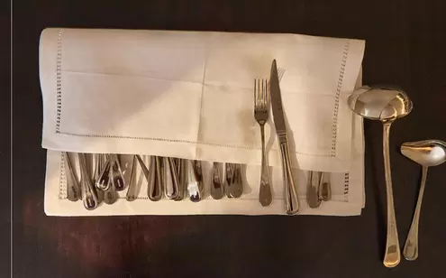 COUVERTS ET SERVIETTE DE TABLE