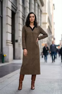 ROBE LONGUE À CARREAUX AVEC COL POLO