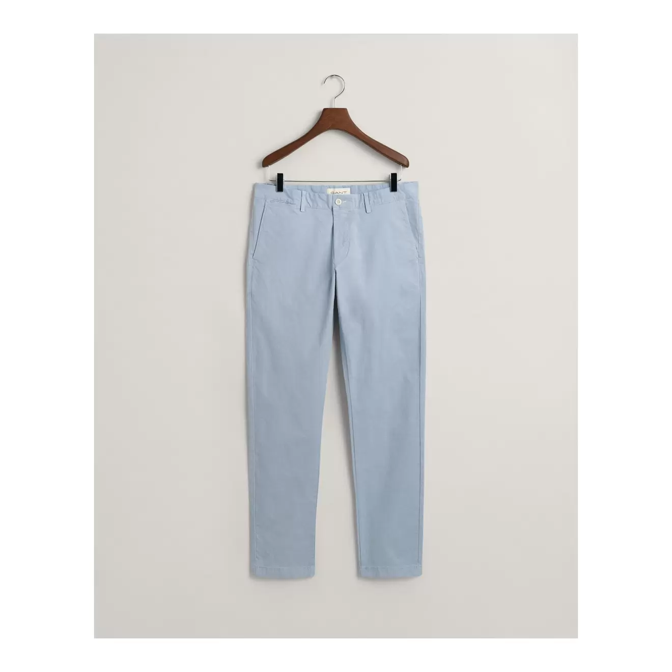 Slim fit chino trousers in blended cotton.