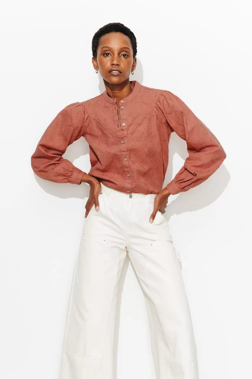 Chemise en toile brodée Femme