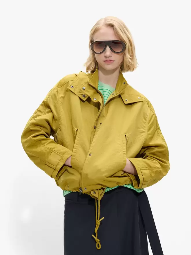 Veste avec capuche effet froissé