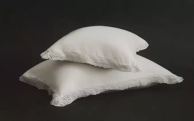 HOUSSE DE COUSSIN COTON VOLANT BRODÉ