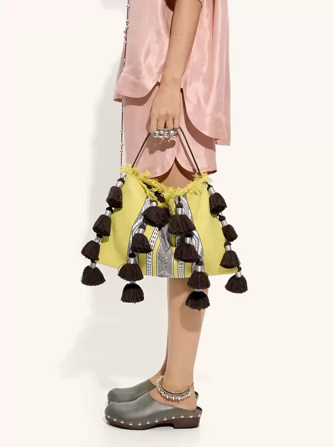 Sac à main en tissu avec pompons