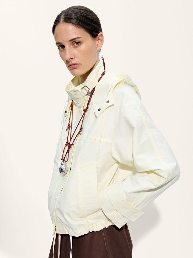 Veste avec capuche et col montant