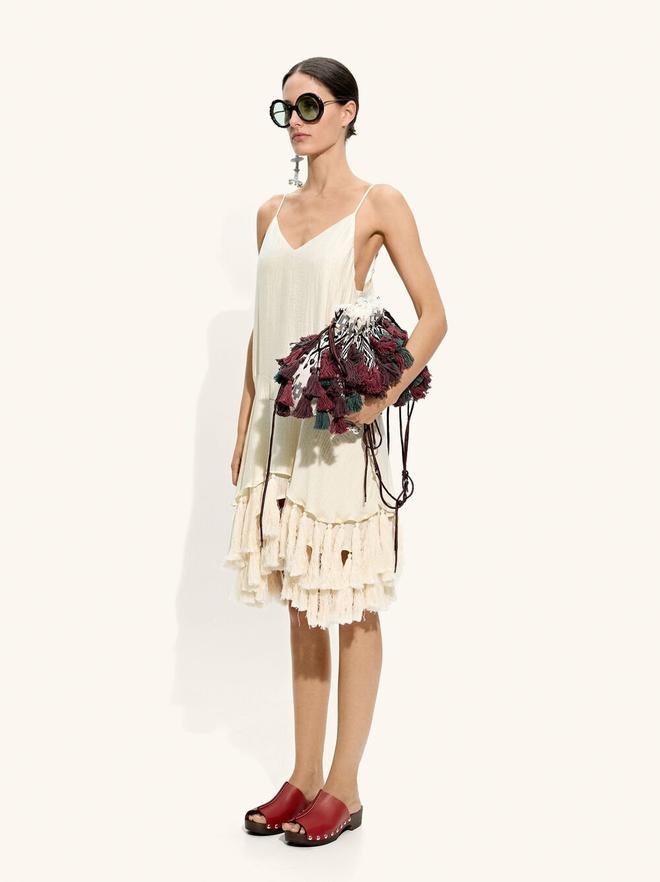 Robe fluide à bretelles avec pompons