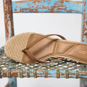 Lift - Kitten heeled thong sandal