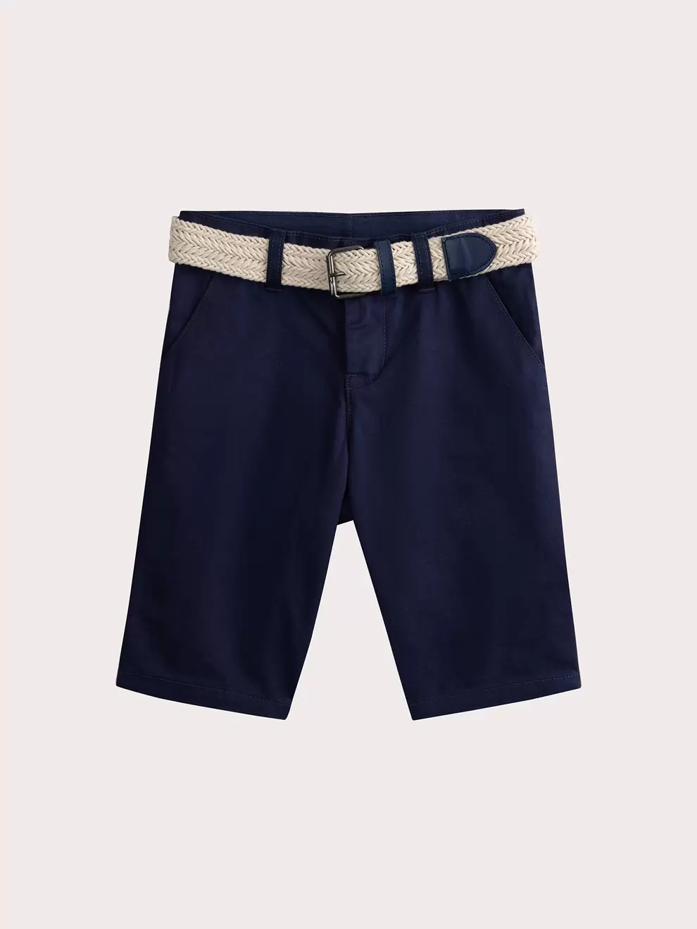 Bermuda bleu bleu marine avec ceinture tressée