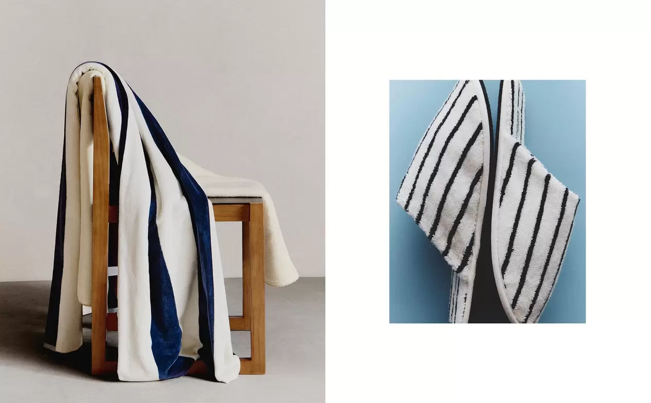 SERVIETTE ET CHAUSSONS RAYÉS