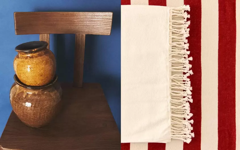 SERVIETTES, VASE ET CHAISE