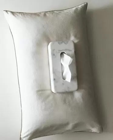 BOÎTE À MOUCHOIRS ET TAIE D’OREILLER
