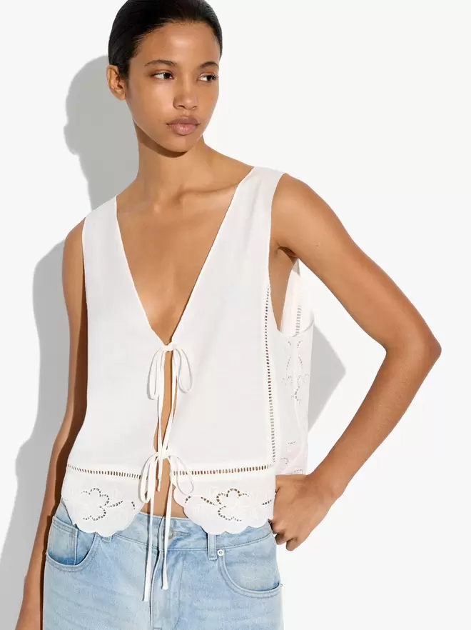 Gilet avec broderies perforées mélange de lin
