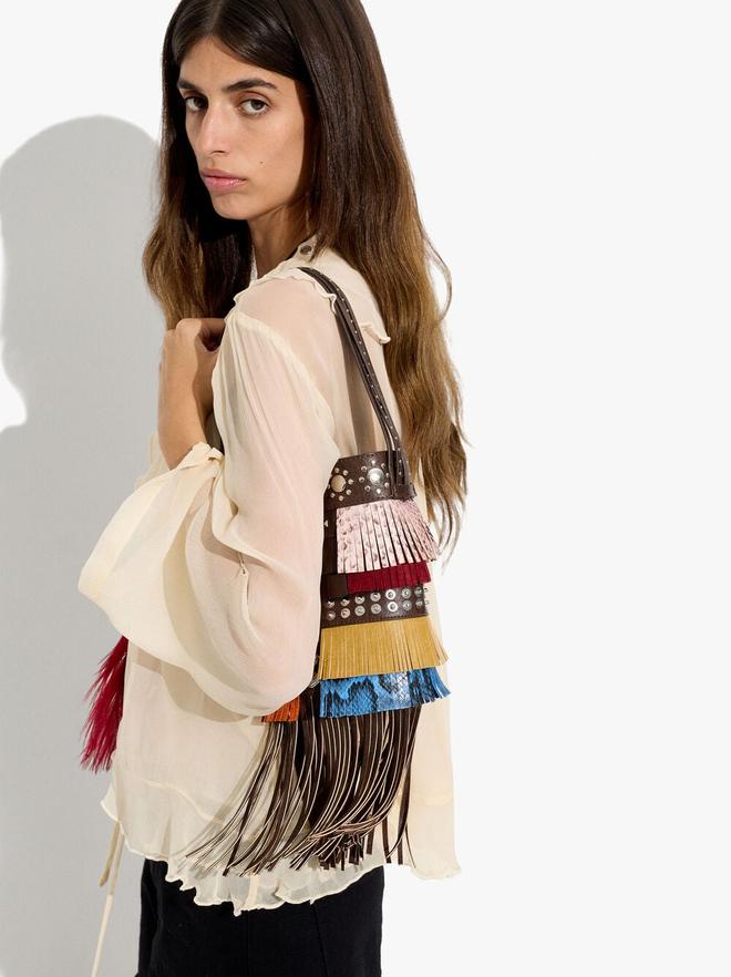 Sac bandoulière avec franges multicolores et clous
