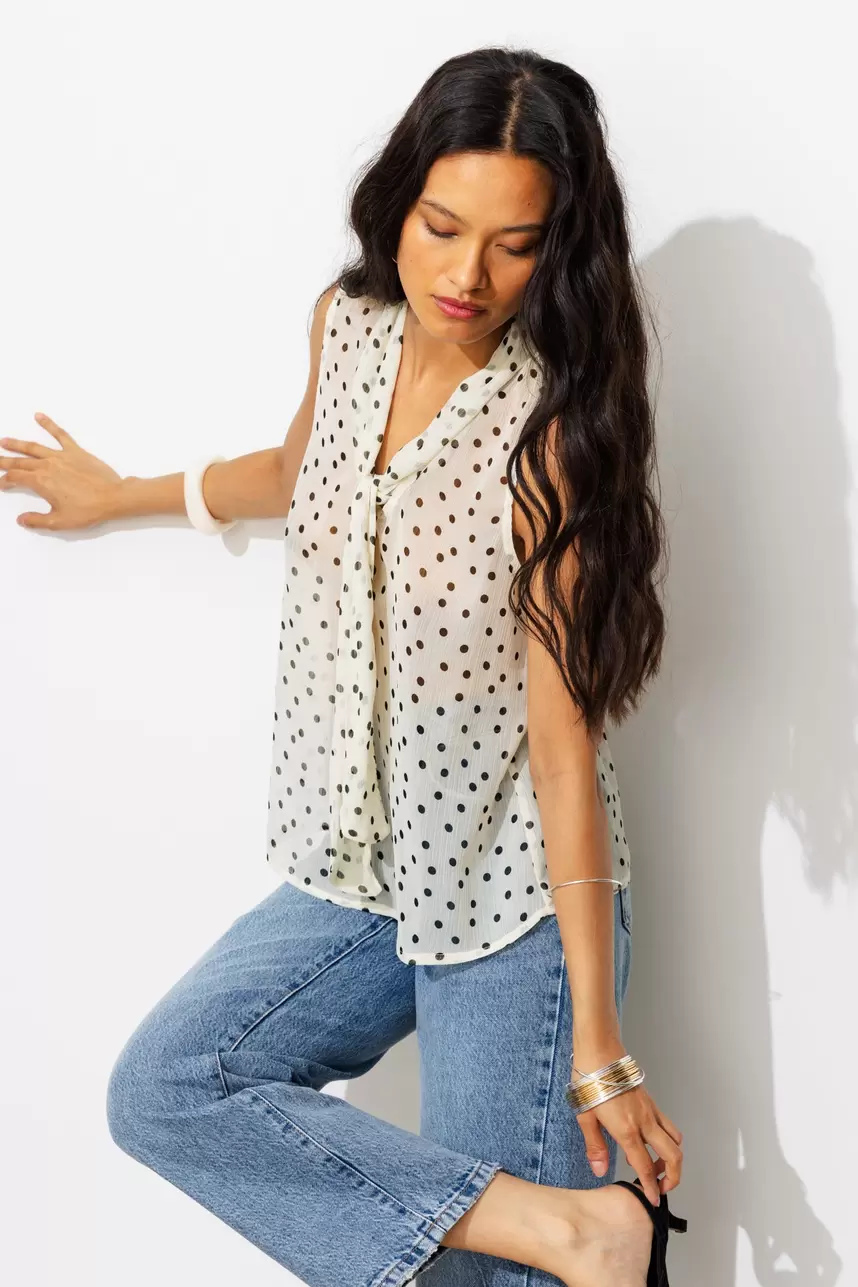 Blouse lavallière sans manches