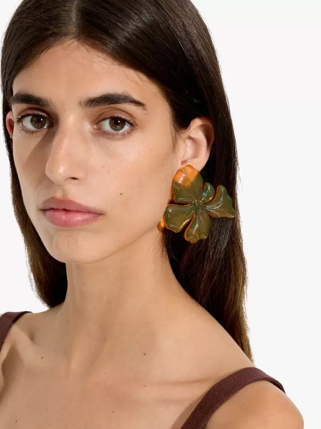 Boucles d'oreilles maxi fleur en résine