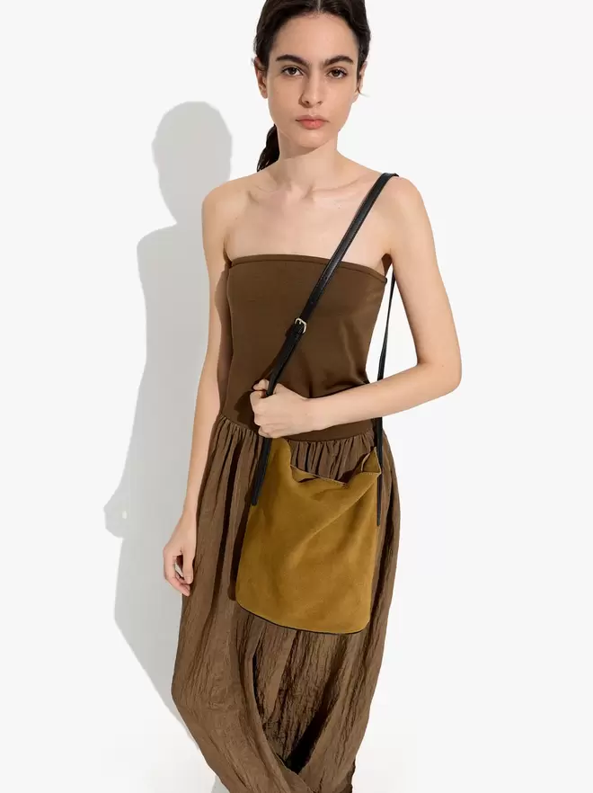 Sac seau en cuir avec pochette intérieure M
