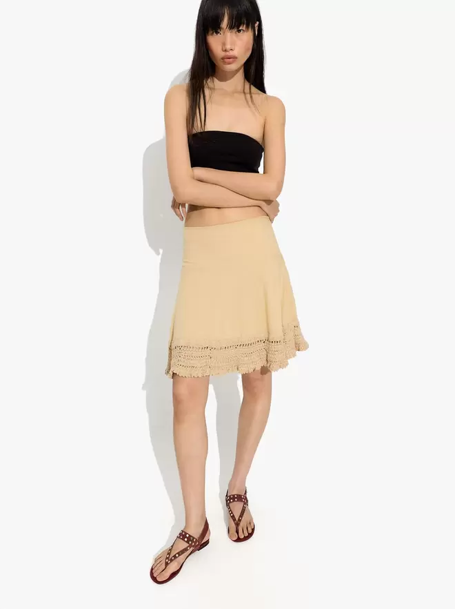 Sandales plates en cuir avec clous
