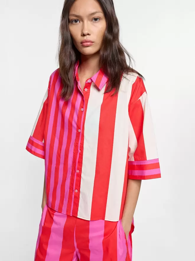 Chemise avec rayures en contraste 100% coton