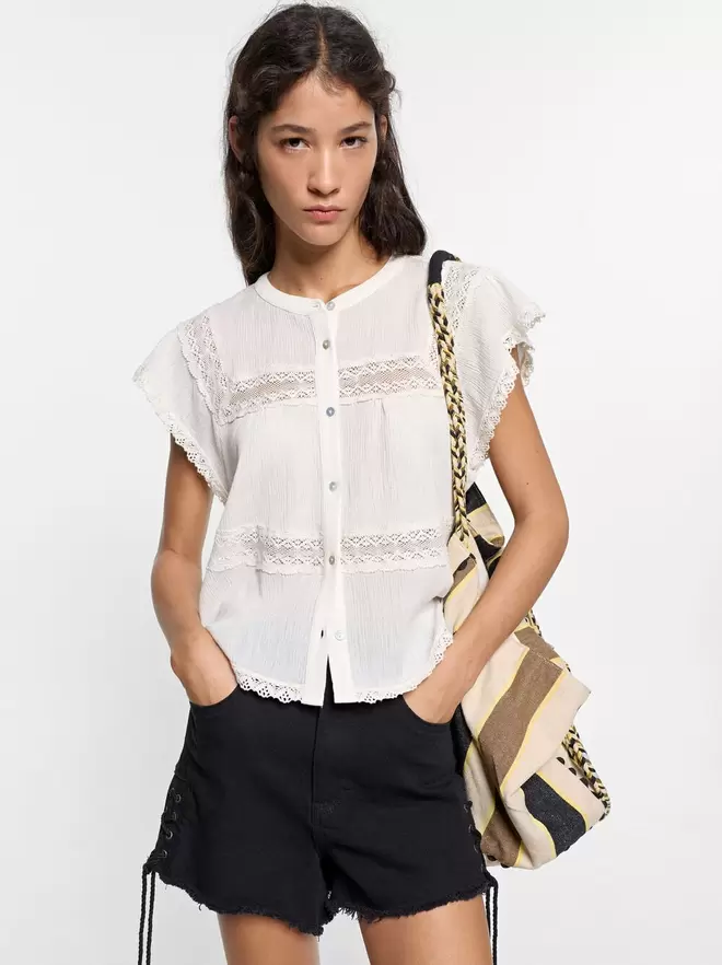 Blouse avec détails en crochet 100% coton