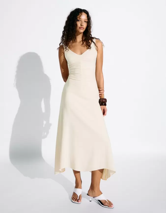 Robe midi à volants froncés