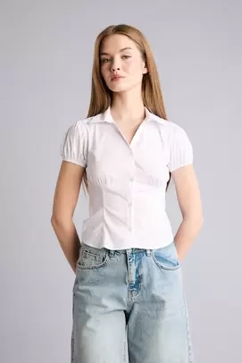 Chemise ajustée à manches courtes