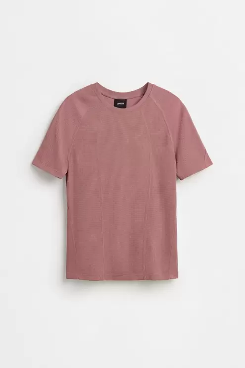 Seamed sports T-shirt