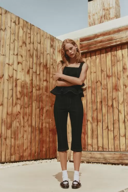 Contrast stitch capri jeans