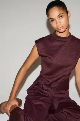 Knot detail top