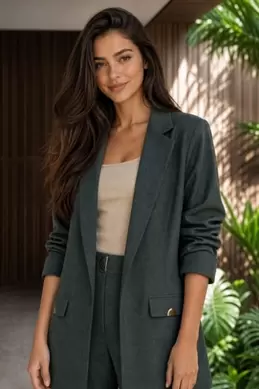 VESTE À REVERS ET BOUTONS